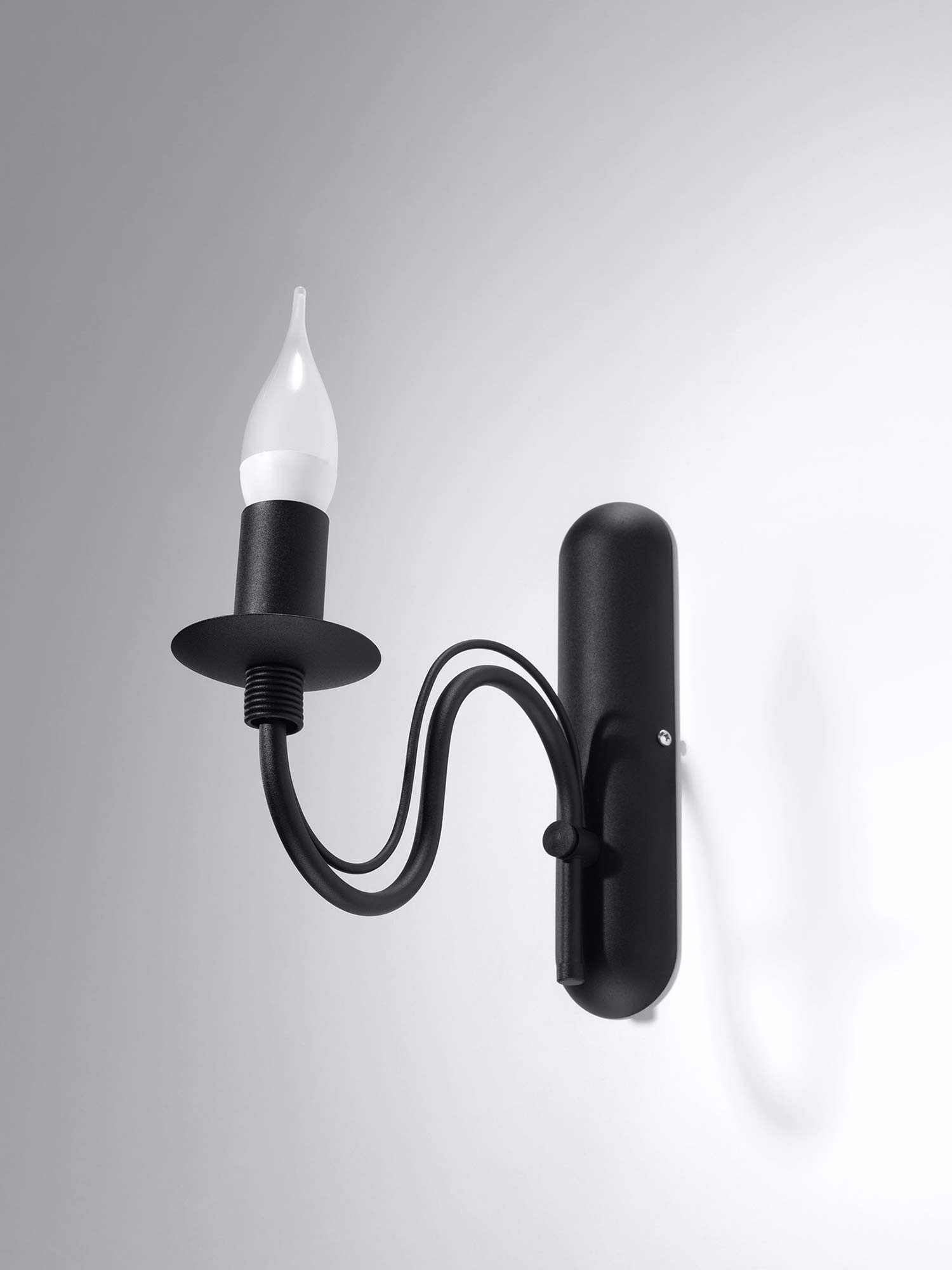 Kinkiet ścienny świecznikowy czarny – lampa z ozdobnym ramieniem Kinkiet ścienny świecznikowy czarny – lampa z ozdobnym ramieniem