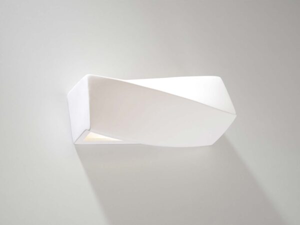 Nowoczesny kinkiet ścienny o wygiętej formie – kolor biały