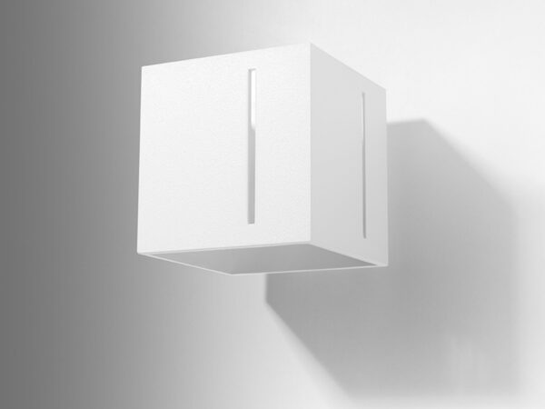 Biały kinkiet – prostokątna forma z wycięciem