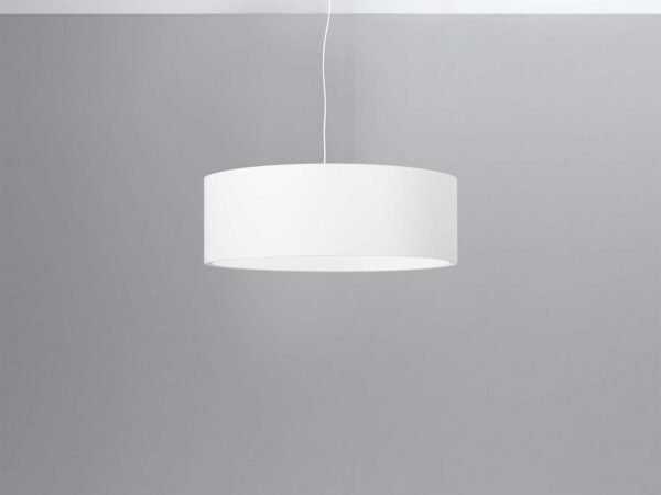 Nowoczesna lampa wisząca z materiałowym abażurem w kolorze ecru