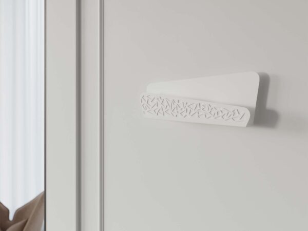 Dekoracyjny biały kinkiet gipsowy do klasycznych wnętrz