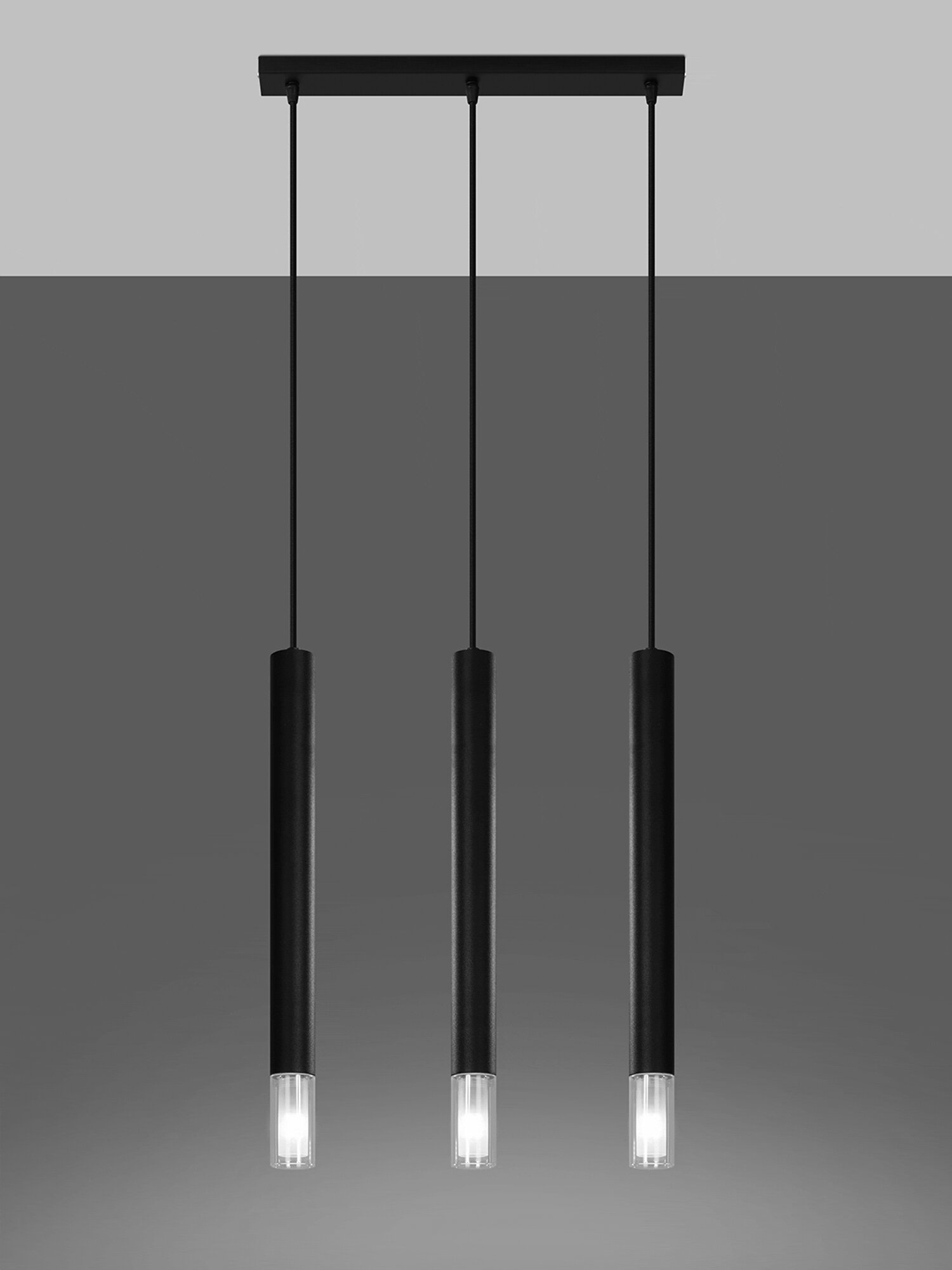Nowoczesne czarne lampy tubowe na tle szarych paneli