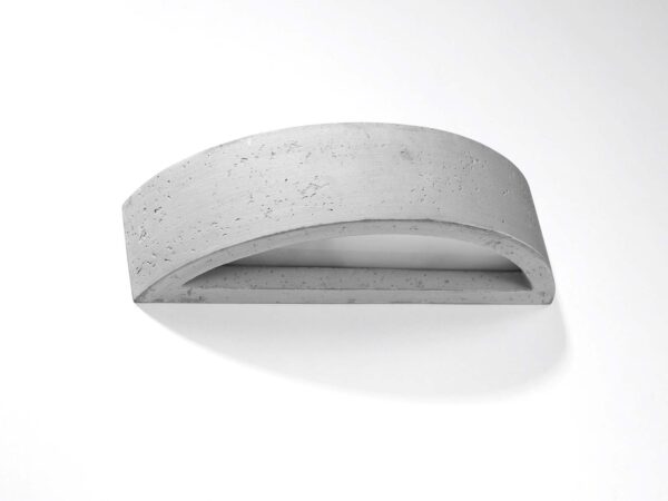 Gipsowy kinkiet o wyglądzie betonu – minimalistyczny styl