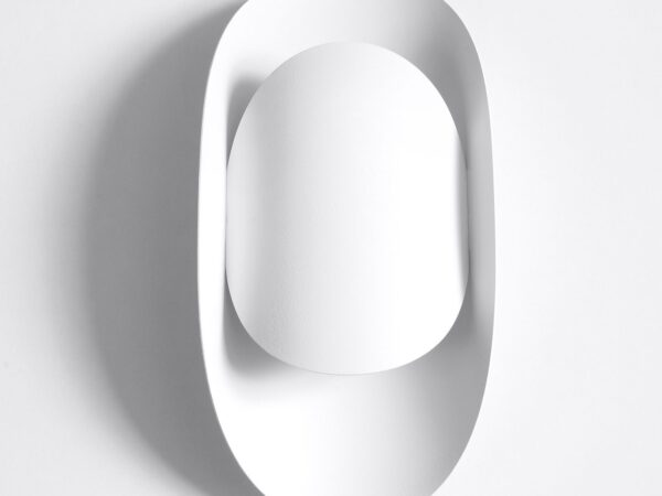 Kinkiet biały – owalna forma z zaokrąglonym światłem