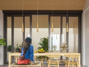 miniaturka Lampa wisząca z naturalnego drewna SWIFT 1