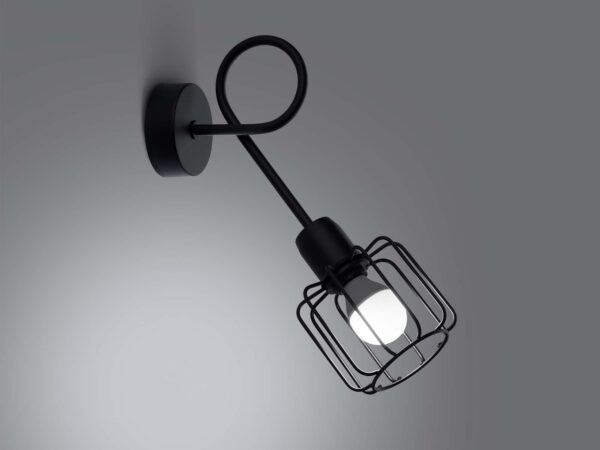 Zbliżenie na metalową klatkę lampy – detal industrialny