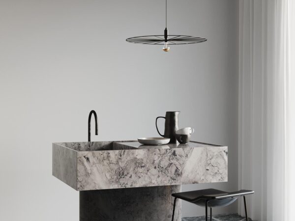 Lampa wisząca z cienką czarną konstrukcją w stylu nowoczesnym