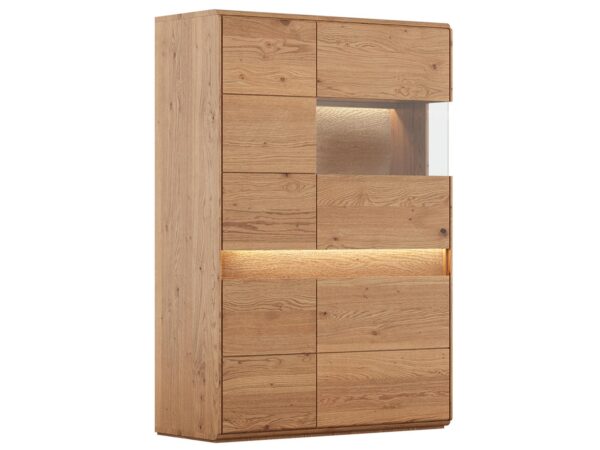 Drewniana witryna bez dekoracji – widok z boku