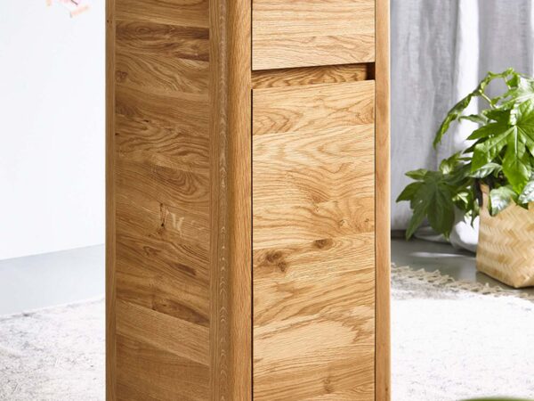 Widok boczny szafki – masywne drewno z wyraźnym usłojeniem