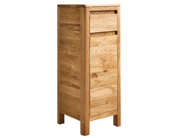 Wysoka szafka z litego drewna – nowoczesny design