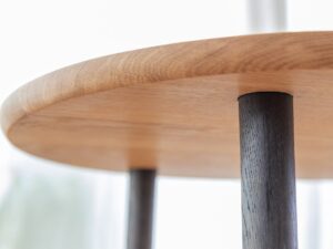 miniaturka Stolik kawowy debowy na trzech nogach