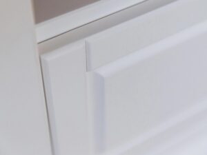 miniaturka Komoda Mała Klasyczna Sosna z Cichym Domykiem Petra