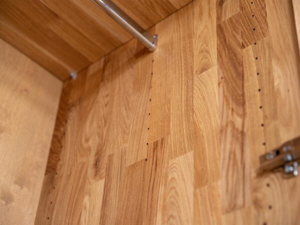 Prowadnica pod łóżkiem z nogą podporową – widok od spodu