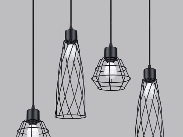 Wiszące lampy z metalową siatką – symetryczne zawieszenie