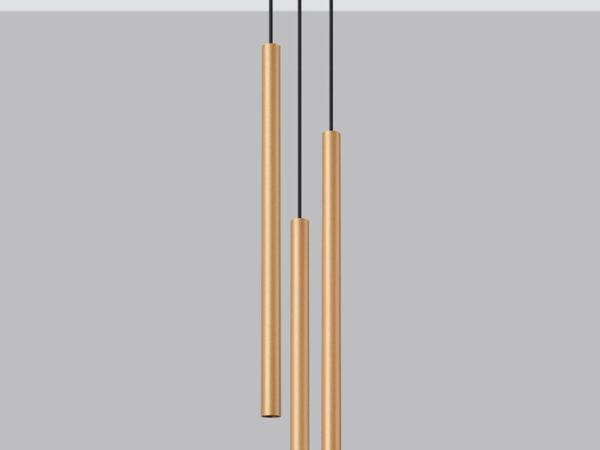 Minimalistyczna kompozycja – trzy złote tuby