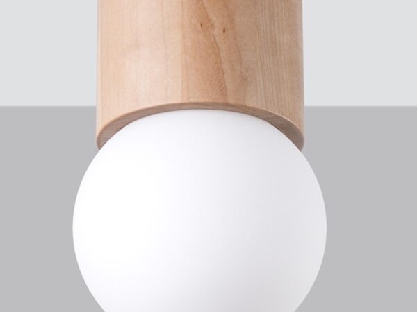 Drewniana lampa z kulą – minimalistyczne oświetlenie w bieli