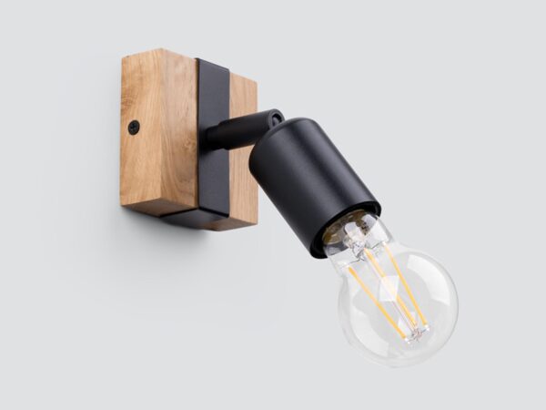 Kinkiet czarno-drewniany z dekoracyjną żarówką – styl industrialny