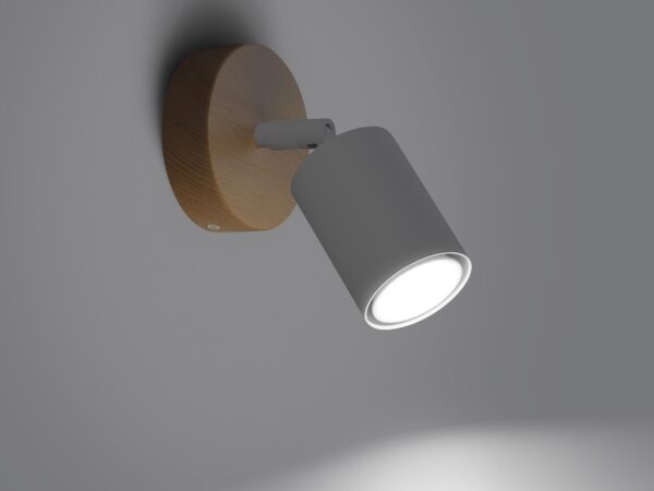 Ściana z drewnianym kinkietem i białym reflektorem LED