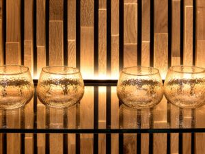 miniaturka Niska Drewniana Komoda z Lamelami Prego