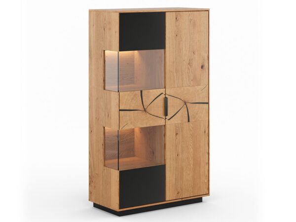 Drewniana witryna z elementami szkła i ozdobnymi pęknięciami