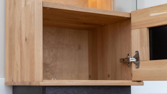 miniaturka Stojąca Dębowa Witryna Valora Czarne Elementy