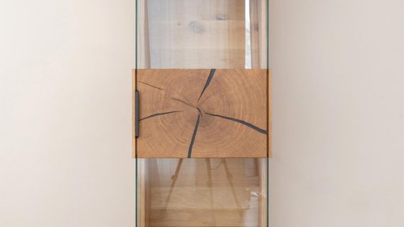 miniaturka Stojąca Dębowa Witryna Valora Czarne Elementy