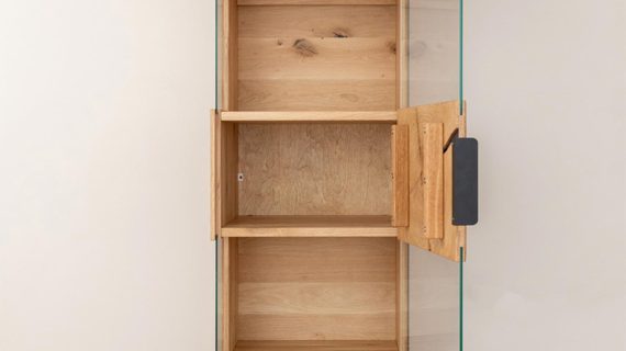 miniaturka Stojąca Dębowa Witryna Valora Czarne Elementy