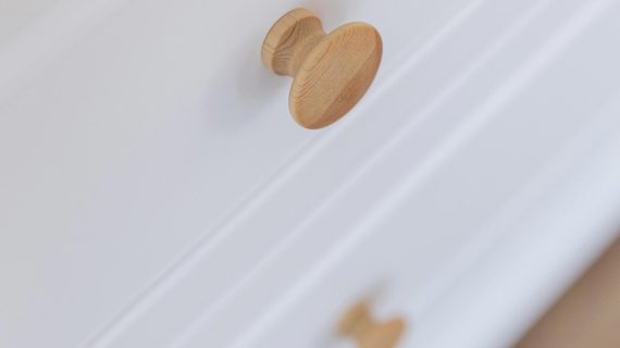 miniaturka Wąska Drewniana Szafa Petra