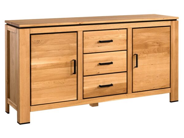 Drewniana komoda z trzema szerokimi szufladami i dekoracyjnymi uchwytami