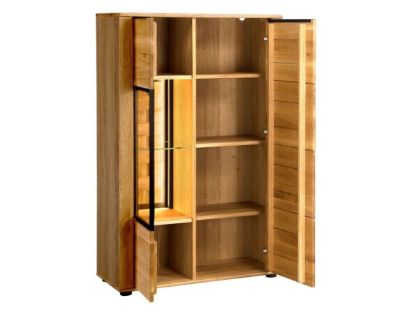 Drewniana szafka z przeszklonym frontem i półkami w stylu industrialnym