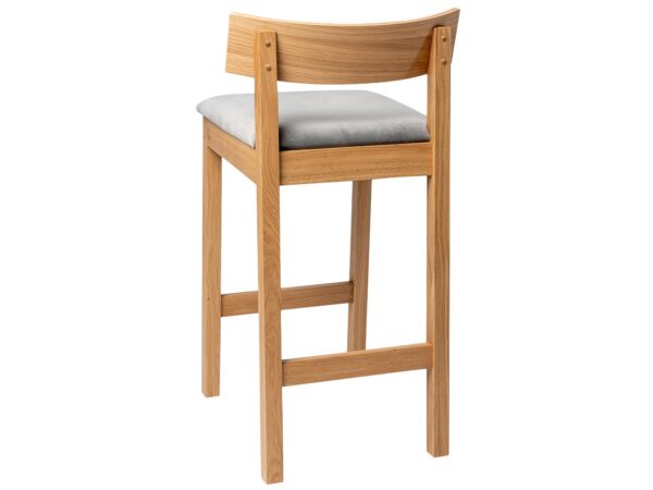 Stylowy hoker z dębowym oparciem i prostymi nogami
