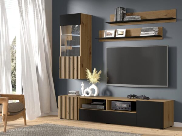 Szafka RTV z dużą przestrzenią na sprzęt i czarnym wykończeniem