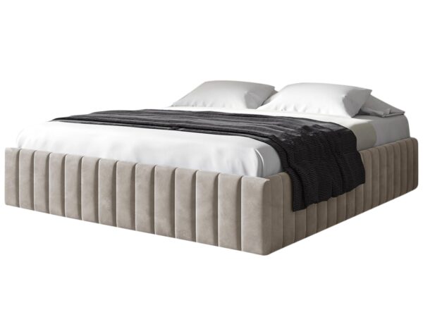 Białe łóżko boucle z trójczęściowym zagłówkiem i kremową narzutą