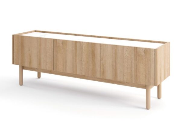 Komoda RTV z dekorem i czarnym ekranem – aranżacja pokoju