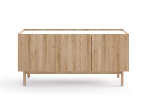 Komoda z drewnianymi drzwiczkami – tył mebla