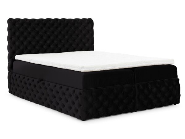 Czarne łóżko z przeszyciami i wysokim materacem w stylu hotelowym