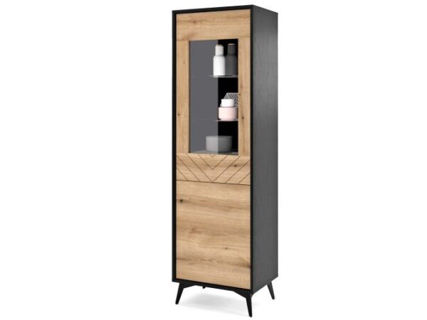 Witryna ekspozycyjna z frontem w jodełkę – styl loft w salonie