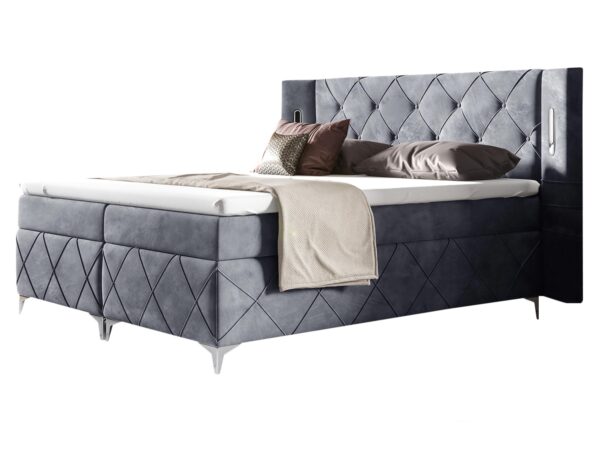 Łóżko z wysokim zagłówkiem i srebrnym obiciem w stylu glamour