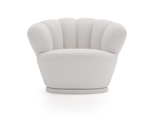 Kremowy fotel w kształcie muszli – stylowy akcent do salonu