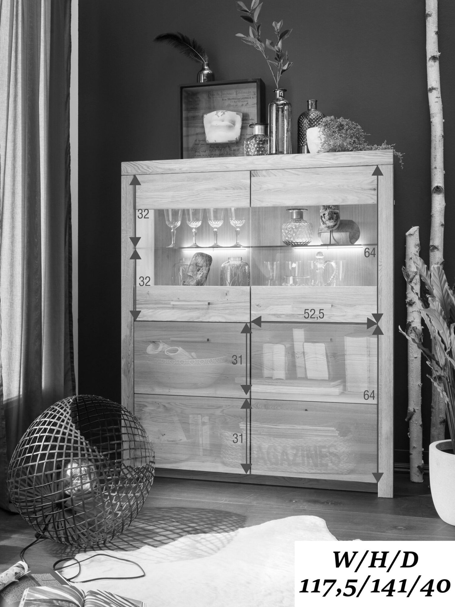 Czarno-białe zdjęcie witryny z przeszkleniem – klasyka w fotografii