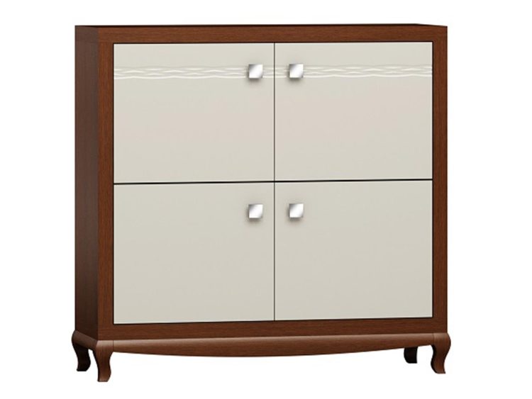 Komoda z czterema drzwiczkami i stylizowaną podstawą