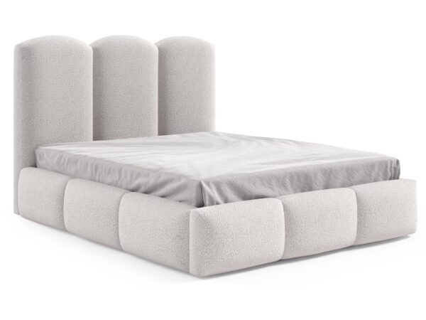 Białe łóżko boucle z trójczęściowym zagłówkiem i kremową narzutą