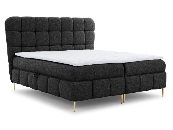 Ciemnoszare łóżko z prostym zagłówkiem i kwadratowymi pikowaniami w stylu nowoczesnym