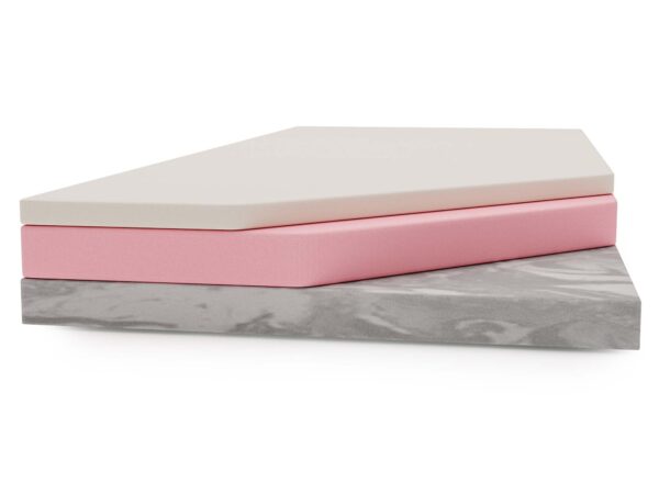 Trzy warstwy pianki materacowej w kolorach szarym różowym i beżowym
