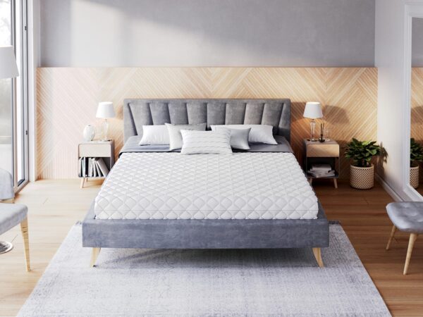 Łóżko z szarym zagłówkiem i zielonym materacem w stylu nowoczesnym