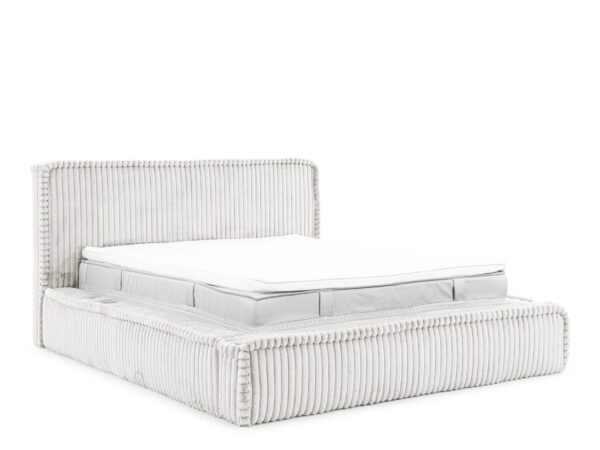 Białe łóżko tapicerowane sztruksem z wysokim zagłówkiem i grubą ramą