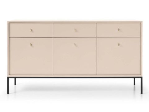 Beżowa komoda z trzema szufladami i szafkami – nowoczesny design na wysokich nóżkach