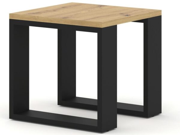Mały stolik kwadratowy z czarną stalową podstawą i drewnianym blatem