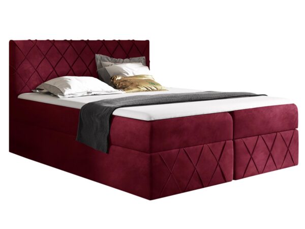 Bordowe łóżko z ukośnymi przeszyciami na zagłówku i bokach w stylu glamour