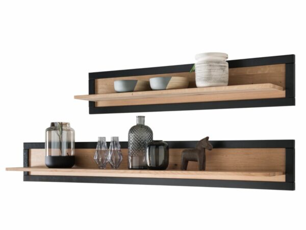 Dwupoziomowa półka z czarnym rantem i roślinami – aranżacja ściany w stylu nowoczesnym